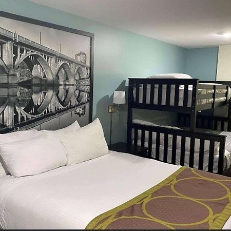 Super 8 By Wyndham Saskatoon Near Saskatoon Airport Hotel Exterior foto