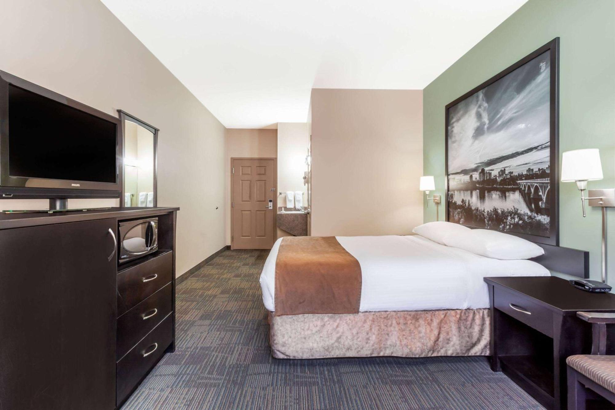 Super 8 By Wyndham Saskatoon Near Saskatoon Airport Hotel Exterior foto