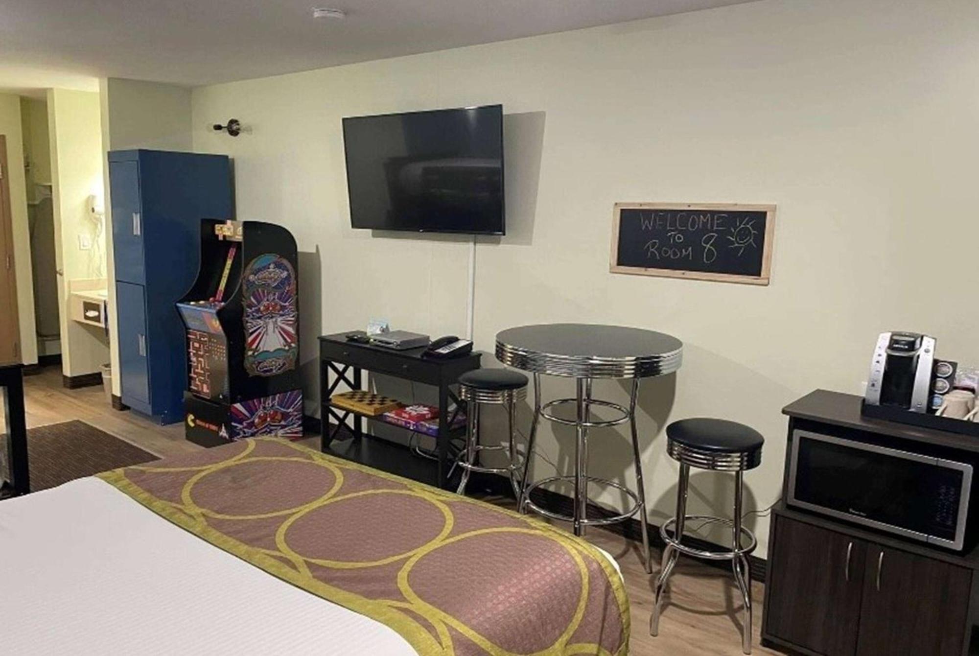 Super 8 By Wyndham Saskatoon Near Saskatoon Airport Hotel Exterior foto