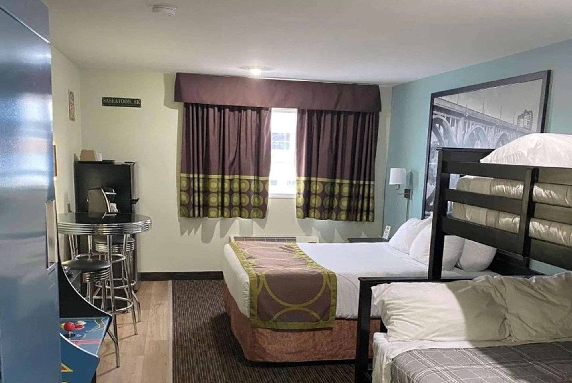 Super 8 By Wyndham Saskatoon Near Saskatoon Airport Hotel Exterior foto