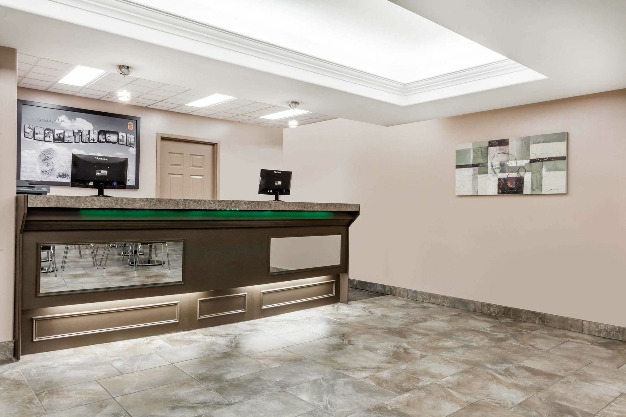 Super 8 By Wyndham Saskatoon Near Saskatoon Airport Hotel Exterior foto